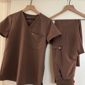 Figs Women’s Taupe Set